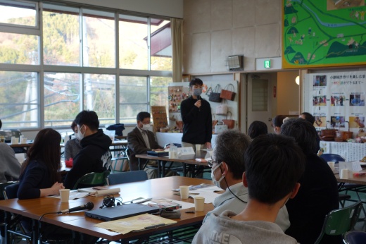 産業福祉マネジメント学科2年・沓沢さんが代表してお礼のあいさつ