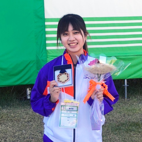 鈴木日菜子さんがソフトボール投（25-1部）1位／第22回 全国障害者スポーツ大会