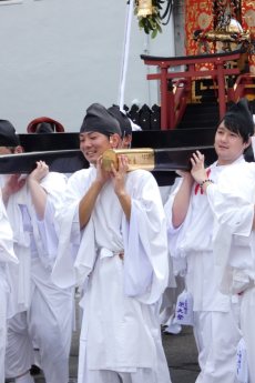 【地域との協働】大崎八幡宮例大祭「神幸祭 神輿渡御」に参加ー地域に継承される祭礼行事から学ぶー