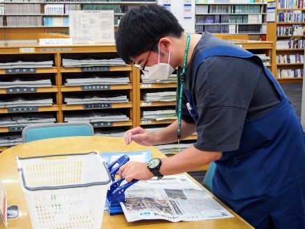 新聞を配架するための準備