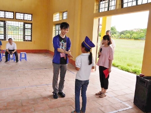 現地の小学校訪問の様子
