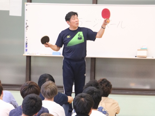 ラージボール用のラケットについて説明