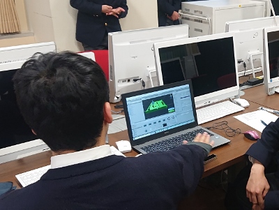 モーションキャプチャを体験している様子の写真