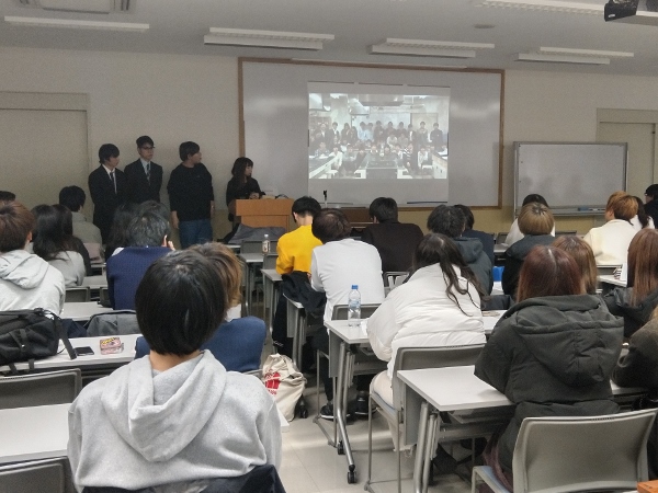 それぞれが所属するゼミ活動の様子を紹介
