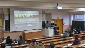 学生によるゼミ紹介の様子1