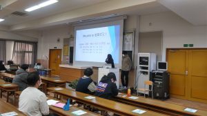 学生によるゼミ紹介の様子2