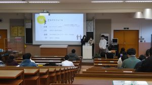 学生によるゼミ紹介の様子4