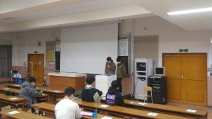 学生によるゼミ紹介の様子7
