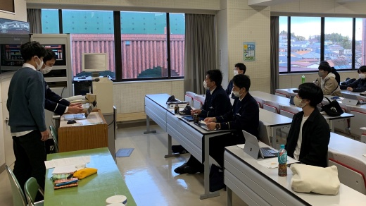 定例会議の様子