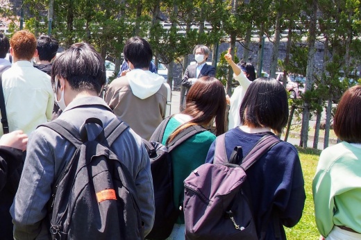 交流イベントの説明を受けている様子