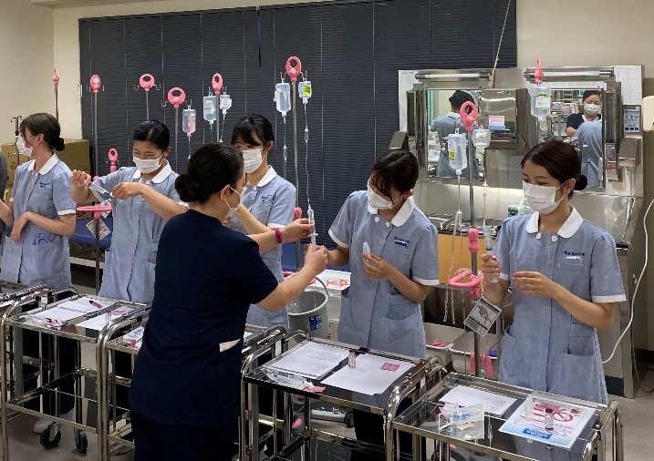 多彩な教職員のサポートで学ぶ