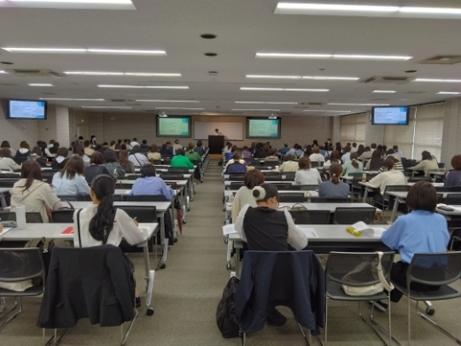 研究会には100名以上が参加しました
