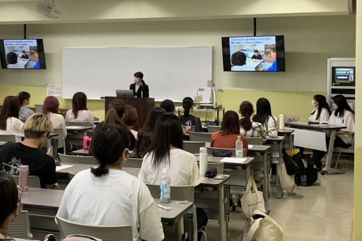 先輩への質疑応答も活発に行われました。