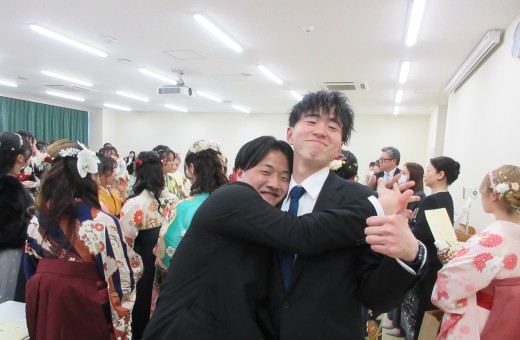 日本私立看護系大学協会2024年度会長表彰を授与された田口さん（右）と、ムードメーカーの清信さん（左）