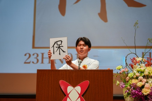 　　ひとりひとり壇上で宣誓をする
