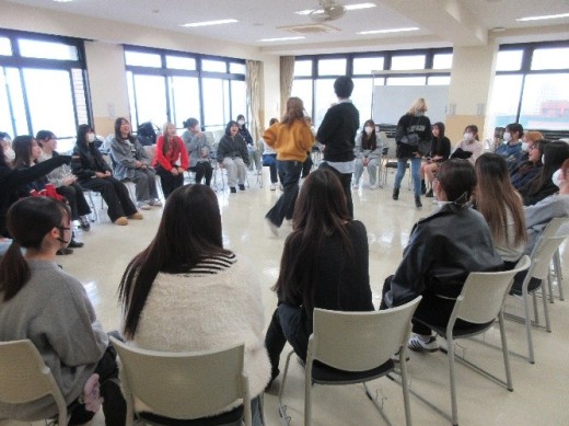 交流会前半のレクリエーションの様子