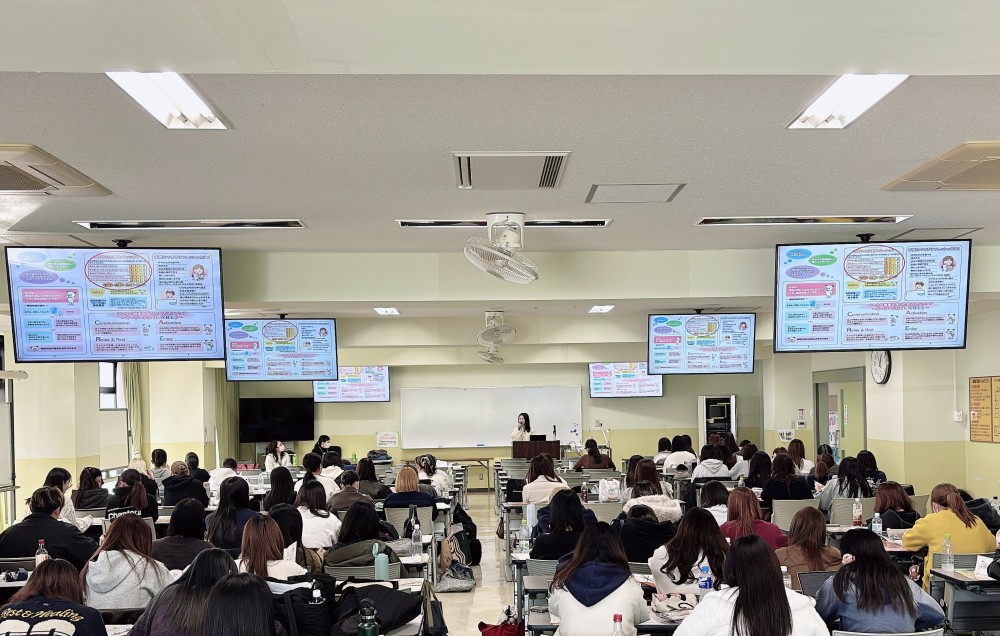 はあとケアサークルYELLの大学生による講話の様子