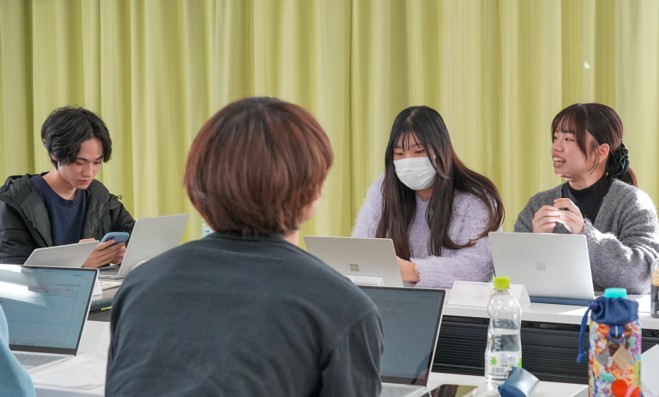 自分たちの職種の専門的知識を共有する