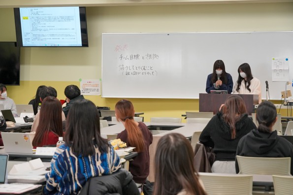 グループワーク後に、グループごとのチーム目標、協力して取り組むことについて発表しました