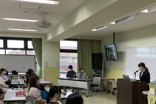 全員の学生がいつにも増して真剣な様子で授業に臨んでいました。 
