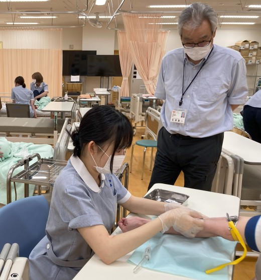 石澤教授（写真右）にもご教示いただきました