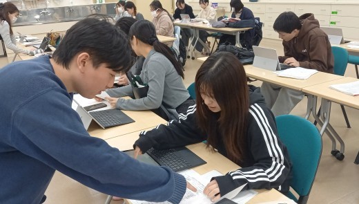 学生同士でディスカッションをしながら支援計画を立てました