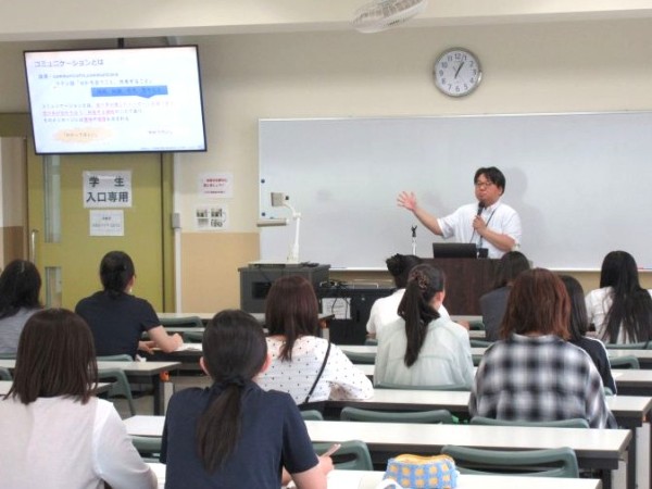 模擬講義（コミュニケーション）の様子