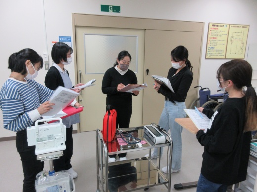 演習後には担当教員とのディスカッションを行います