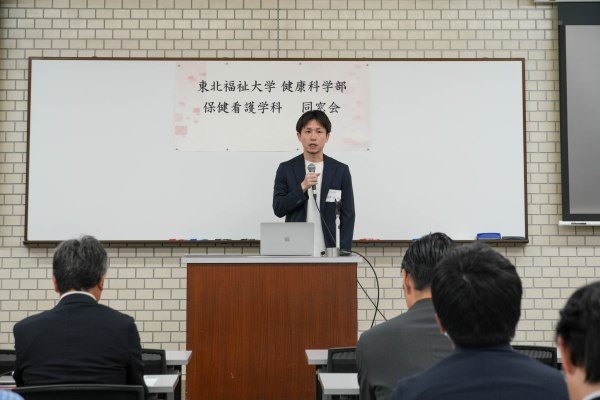 保健看護学科同窓会会長　本舘 伸一郎様