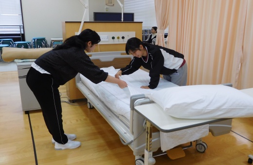 シーツ交換の練習