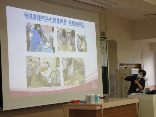助産師教育課程の授業風景