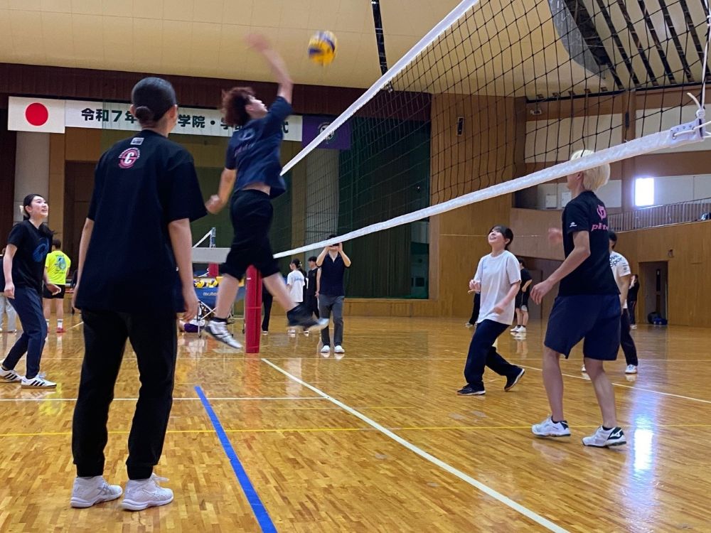 【作業療法学専攻1年生】学生企画としてバレーボール大会を行いました！ 　リエゾンゼミⅠ・福聚殿アリーナで開催