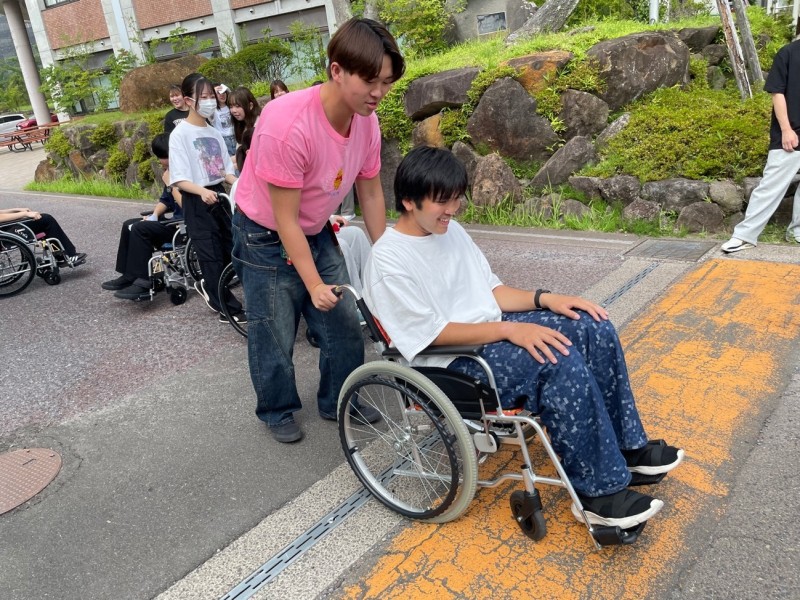 作業療法学専攻1年生】リエゾンゼミⅠ：早期体験実習に向けて車椅子