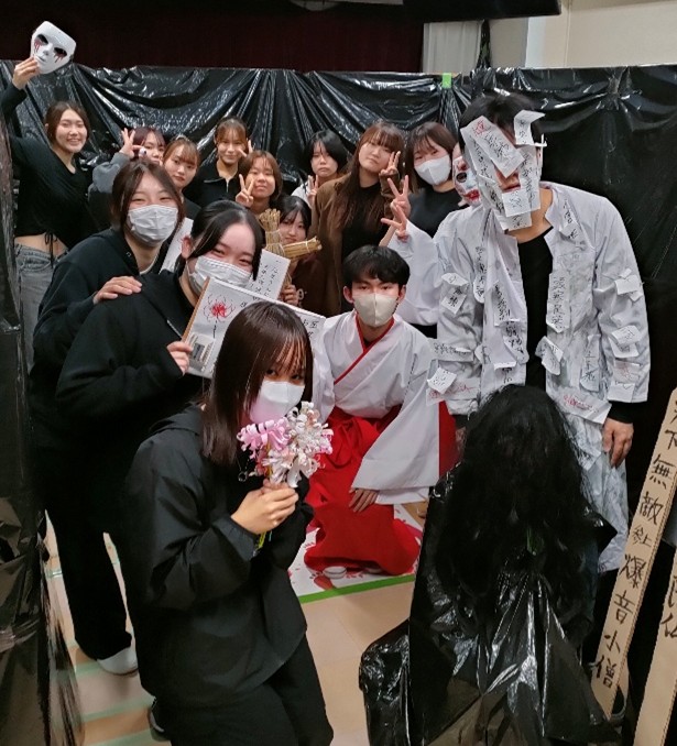 【作業療法学専攻1.2年】　国見祭で作業療法学専攻「お化け屋敷」と「卒業研究ポスター発表」を出展しました