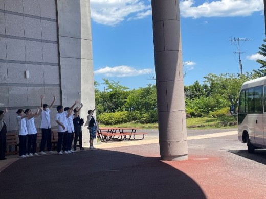 また会いましょう！感謝を込めて、笑顔いっぱいの全力お見送り