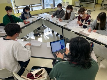 保健看護学科・リハビリテーション学科・福祉心理学科で合同授業を行いました！ 