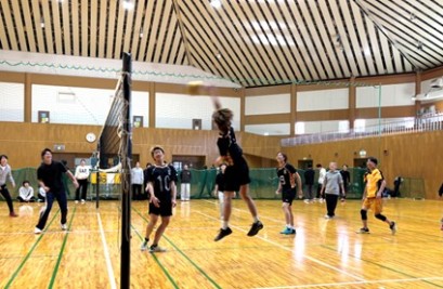【理学療法学専攻】コートに響く声と笑顔！バレーボールで深まるクラスの絆
