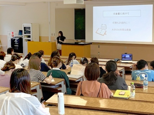 保育士課程「卒業生講話」が行われました