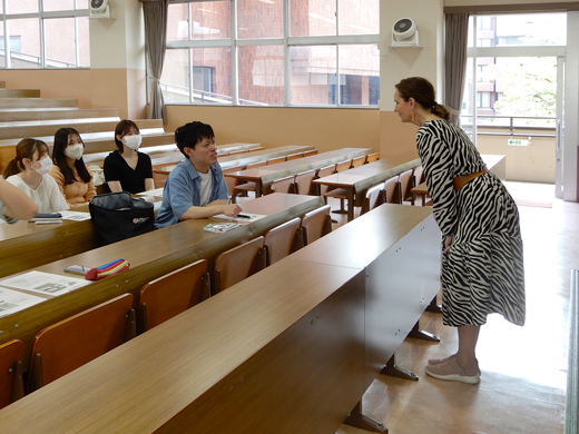 ゼミ生とのディスカッションの様子