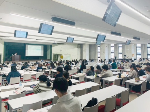真剣な様子の受講者たち