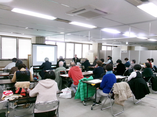 令和6年12月、仙台市青葉区役所で開催された講演会で、区民に向けて質の良い睡眠のための生活習慣について解説