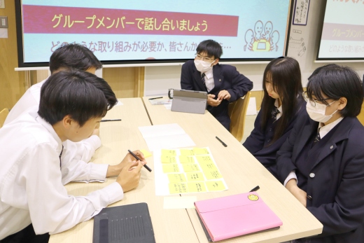 グループメンバーでの話し合い