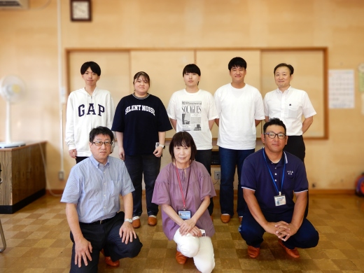 左から畠山施設長、永田管理者、夏屋専門員