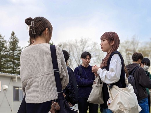 屋外を散策しながらアイスブレーク