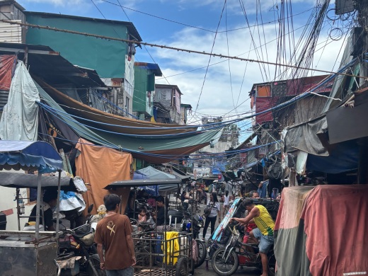 スラム街の路地風景