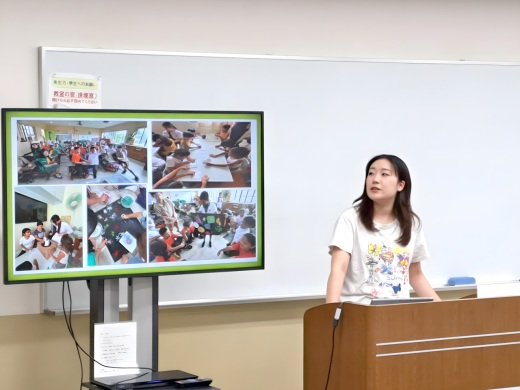 ゼミでの報告会の様子