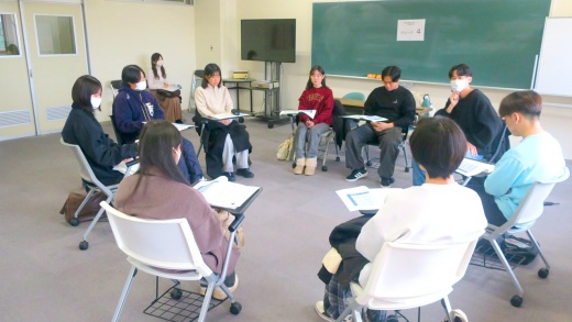 グループに分かれての意見交換の様子