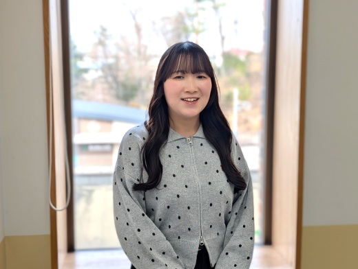 インタビューを受ける堀籠さん