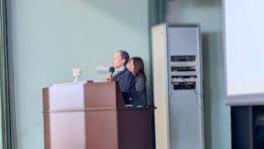 竹之内学科長と、司会の相場副学科長