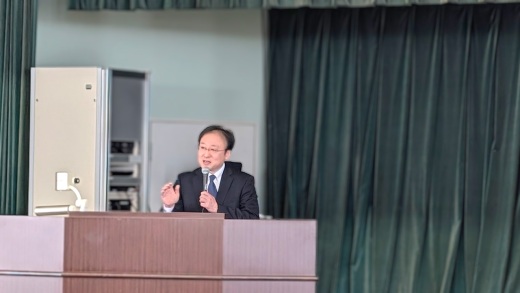 「学位プログラム」について説明する石附副学科長